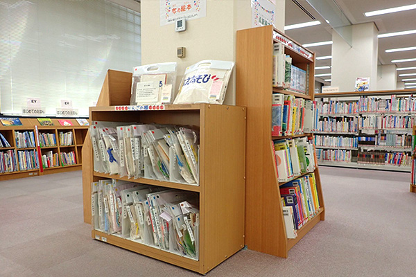 りんごの棚（布絵本、点訳絵本など）