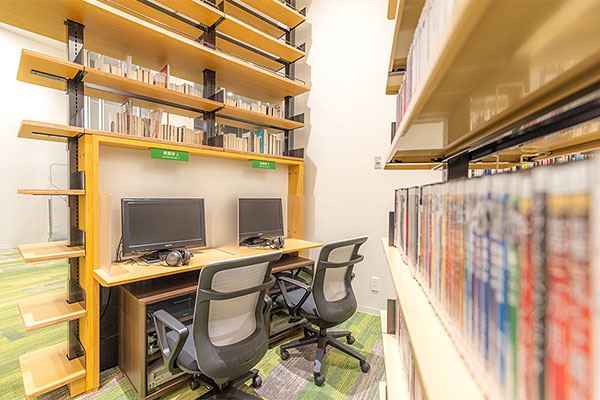 視聴覚資料コーナーの写真