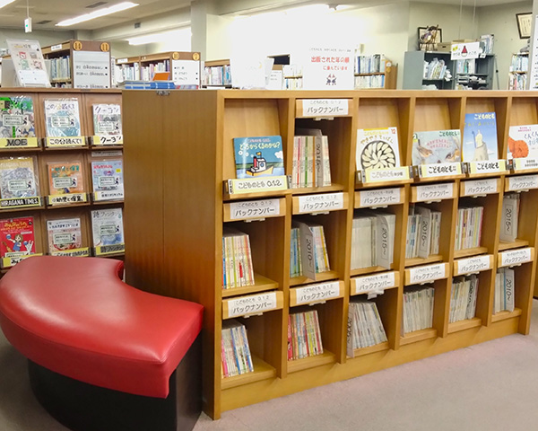 1階 雑誌コーナーの写真