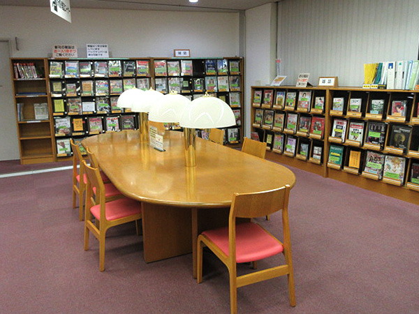 新聞・雑誌コーナー