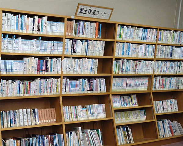 きょうどうさっか（郷土作家）コーナーの写真